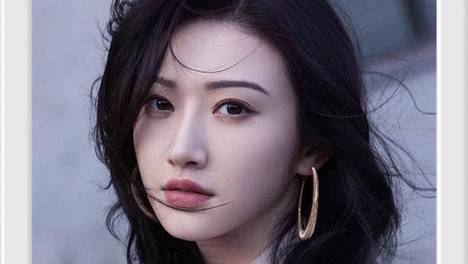 小锵深扒：看看景甜的“恋爱"感情时间线 景甜因名字引发热议，被标签化为“资源咖”，其恋情与商业价值成为焦点，名与实之间存在争议。