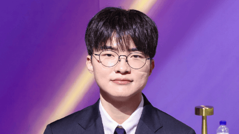 Faker卡牌被疯抢，0001号签名卡价格飙升，拍卖价已经来到104万