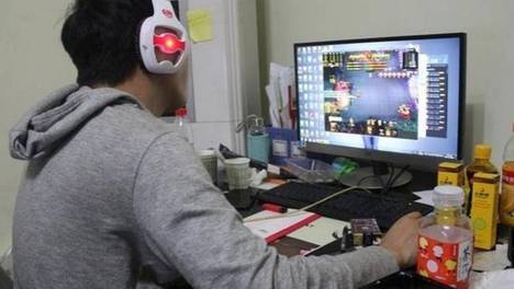 男子在游戏中充值100万，急用钱被迫转卖账号，评估后只值8000元