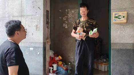 “男子拾荒21年知有42万养老金”背后：国企买断工龄后未缴费，以为领不到