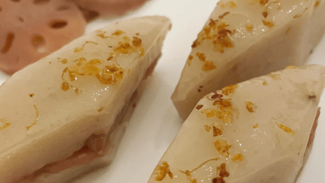 老巷冲泡热藕粉调糕，蜜香漫溢织就滇地甜羹味