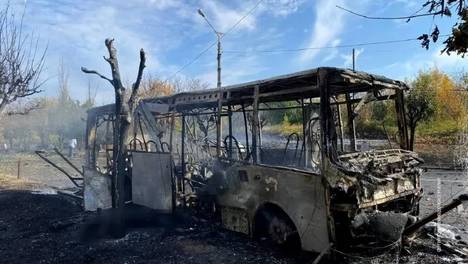 击中两辆公交车，俄军又杀死至少33人！基辅紧急限电，冬天已提前到来
