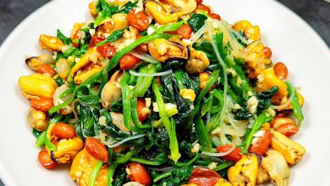 入秋后，韭菜、白菜靠边站，这3样应季“黄金菜”才是宝，鲜嫩营养，润燥养人，让家里人吃起来！