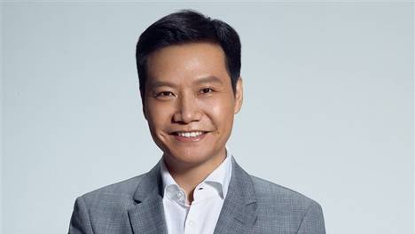 山东淄博一群人凌晨蒙眼拉绳行走
