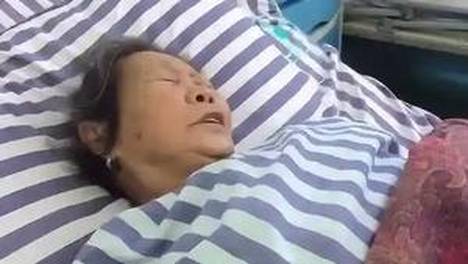 病重老人在银行取钱去世家属发声
