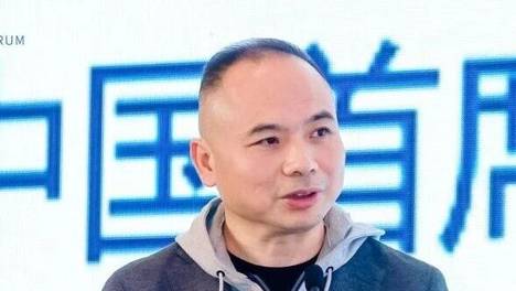 肖战上班下班照