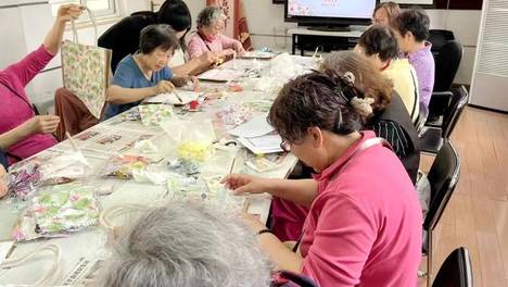 “包治百病”？看完她们的作品我酸了……丨文明黄浦 人人有礼