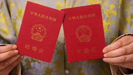 超50万对新人异地领证背后：如何让年轻人愿意结婚？