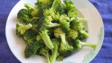 家宴不要都是大鱼大肉，推荐素炒家常菜，清爽可口，百吃不腻！