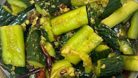 吃了多年黄瓜，才发现“现拌现吃”最爽！瓜不出水发蔫，开胃还解腻