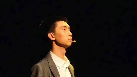 还记得《爸爸去哪儿》的林大竣吗？15 岁的他开始演话剧了？