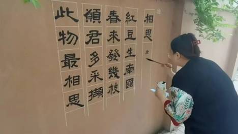 老旧小区变样记丨闲置边角地变身口袋公园，网格服务群实现秒级响应，居民从“旁观者”变成“参与者”