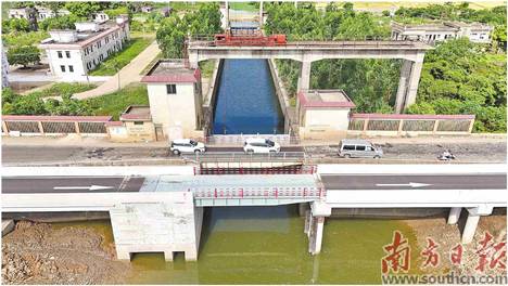 湛江雷州市南渡河大堤闸口桥通车