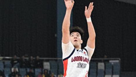 丁彦雨航下狠手，休赛期连挖9名CBA球员，全力冲击CBA！