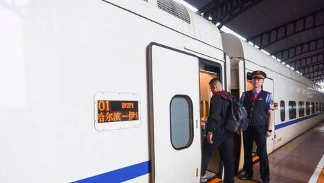 前8月中国铁路完成固定资产投资5118亿元