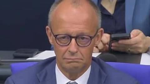 德国选择党领袖魏德尔当面喊话总理默茨：先生，您的时代已经结束了