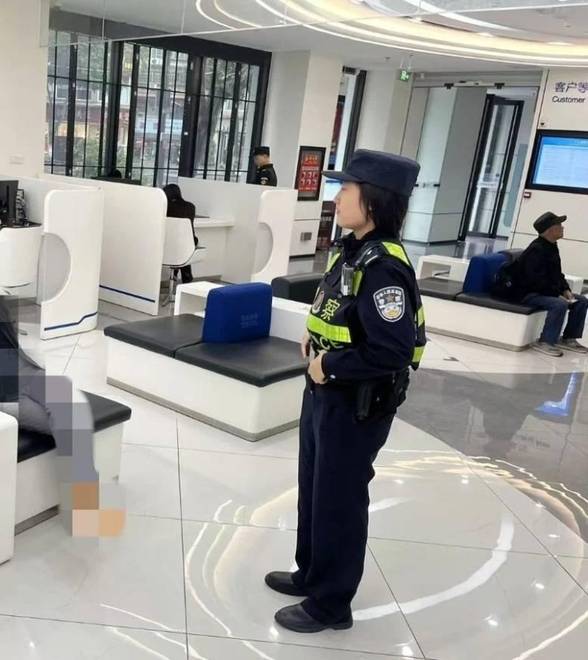 七旬老人深陷投资理财类电信诈骗，民警及时劝阻保住30万养老钱