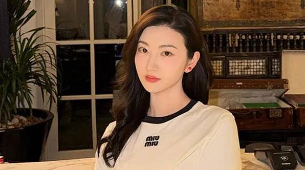 景甜最新美照熟女范儿十足