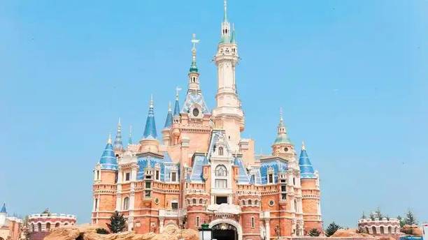 国内景点大多只是打卡一次：上海迪士尼凭啥复购率真拉满了？