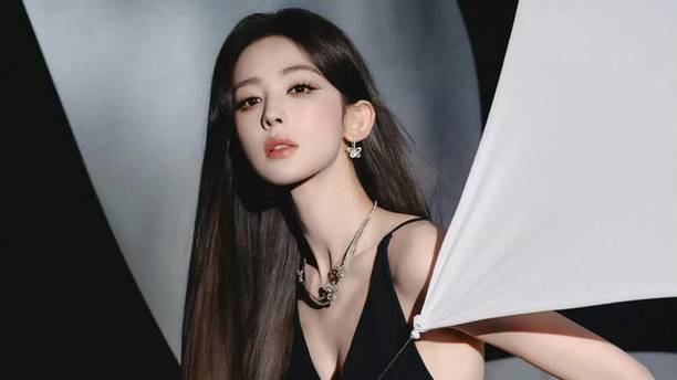 古力娜扎最新美照，性感奔放与清新怡人相结合