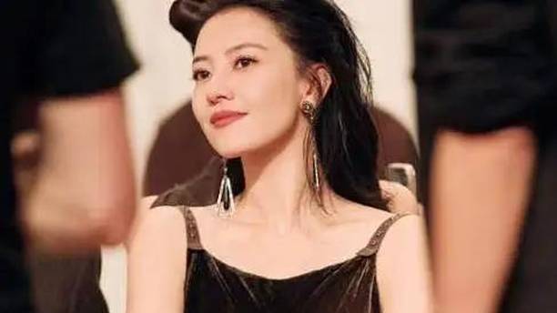 高圆圆纽约时装周生图！46岁她肤白貌美冻龄女神魅力十足
