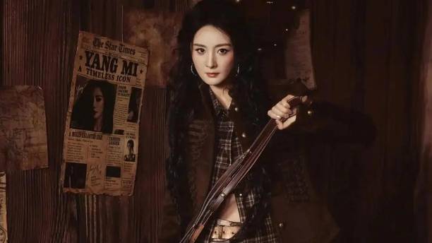 杨幂化身西部牛仔女孩酷飒个性 露小蛮腰性感火辣