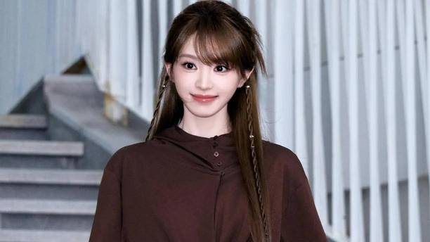 田曦薇扎公主头温婉优雅 笑容甜美尽显明媚少女感