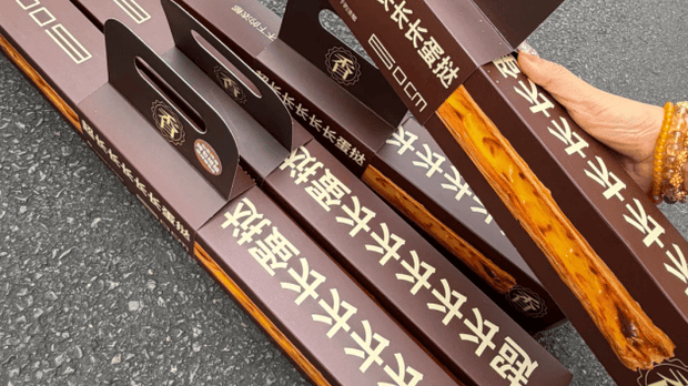 火遍全网的“60cm超长蛋挞”排队3小时才买到，居然这么受欢迎