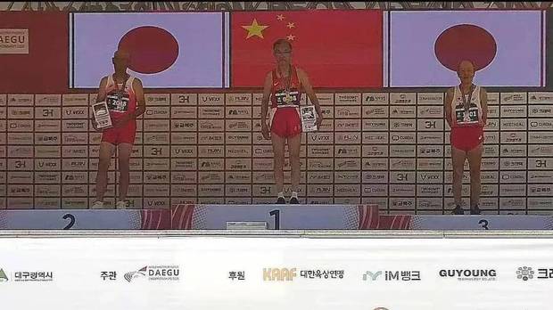 15秒99！82岁辽宁老人丁明勇夺世界大师田径锦标赛跨栏冠军，将亚洲纪录提速0.52秒！不是突然“逆生长”，而是几十年没有离开运动