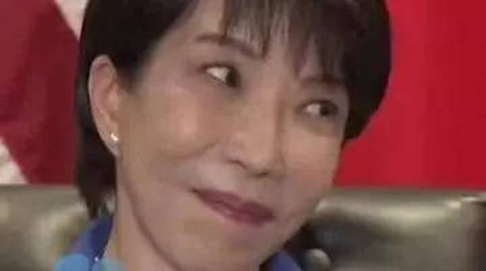 高市早苗多次用"谄媚讨好”眼神与特朗普交流