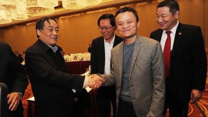 马云和宗庆后曾经都是中国首富，你认为谁的成就更瞩目？