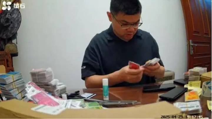 寄价值107万油卡遭快递员变卖只获赔2500元，快递公司有责任吗？