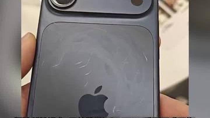 iphone17首批用户吐槽不断，被指易刮花掉漆，你还会购买新机吗？