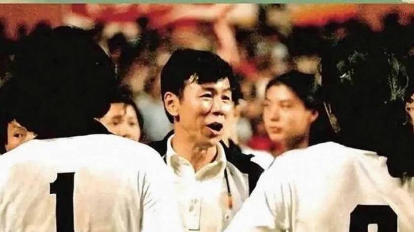 聂卫平甩着毛巾，给袁伟民家公子上了一课，严肃教训体委大澡堂里的孩子，彰显体育精神和做人规矩