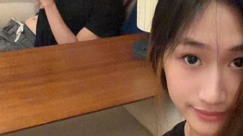她是前天津女排自由人，年少成名拿5届冠军，龙凤胎弟弟是CBA球员