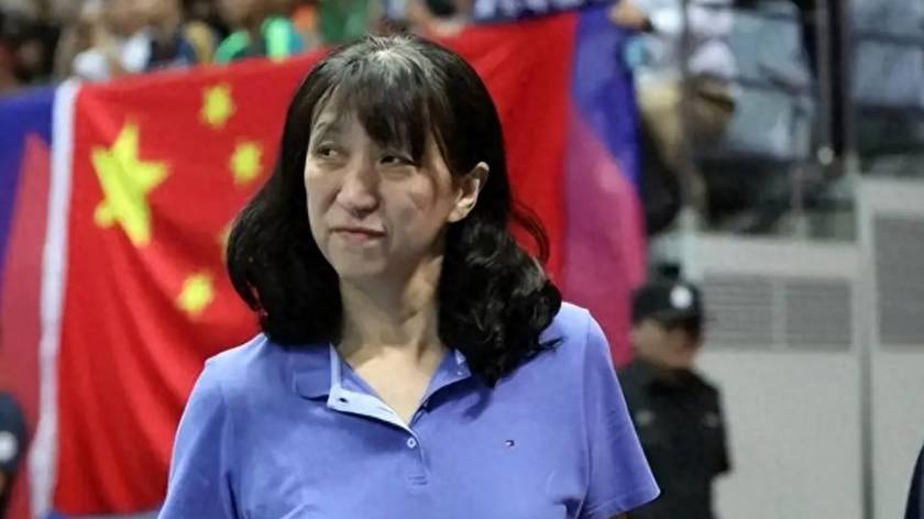 体育问责无特例，中国排球遭遇三重崩盘，赖亚文为何能全身而退？