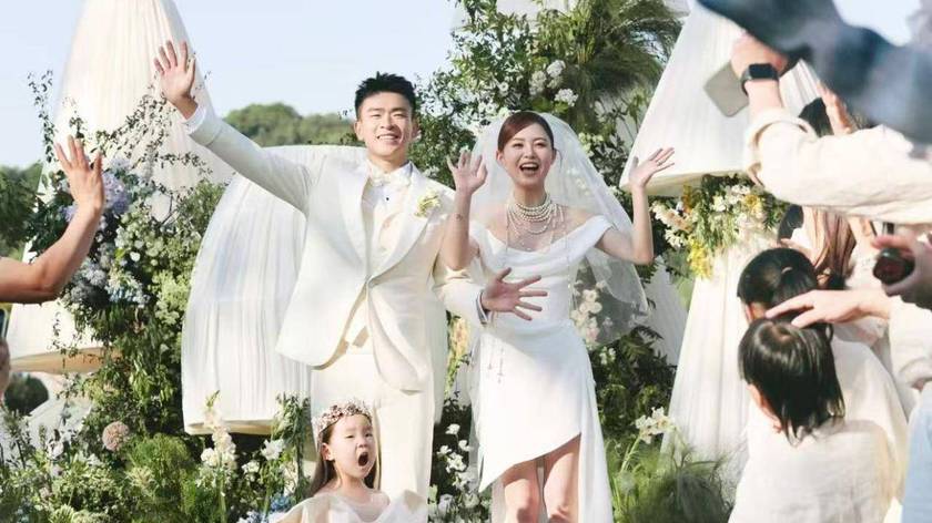 幸福满满！郑思维与妻子举办婚礼 唯美浪漫
