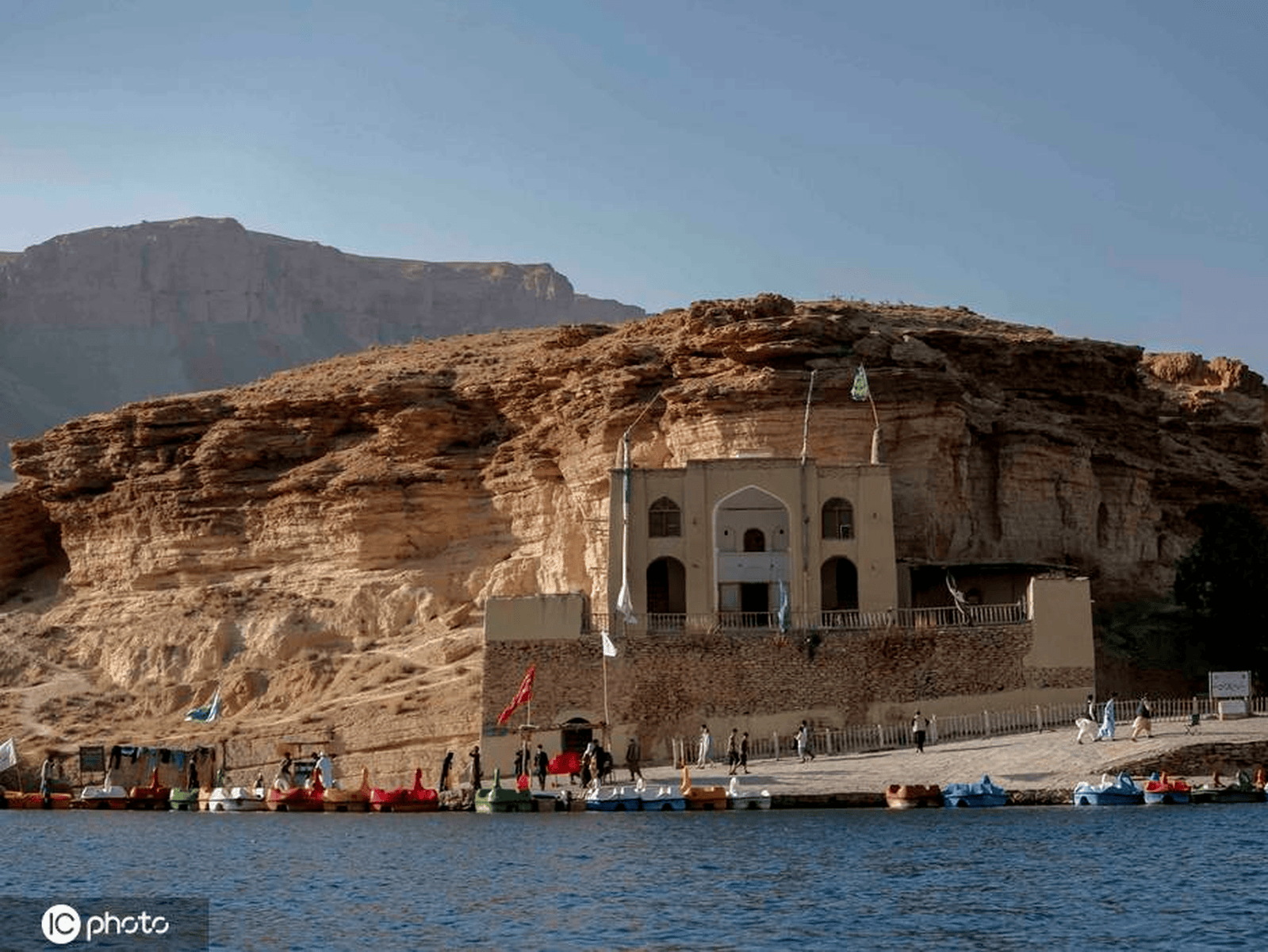 阿富汗班达米尔国家公园景色独特 游客打卡美丽湖泊群