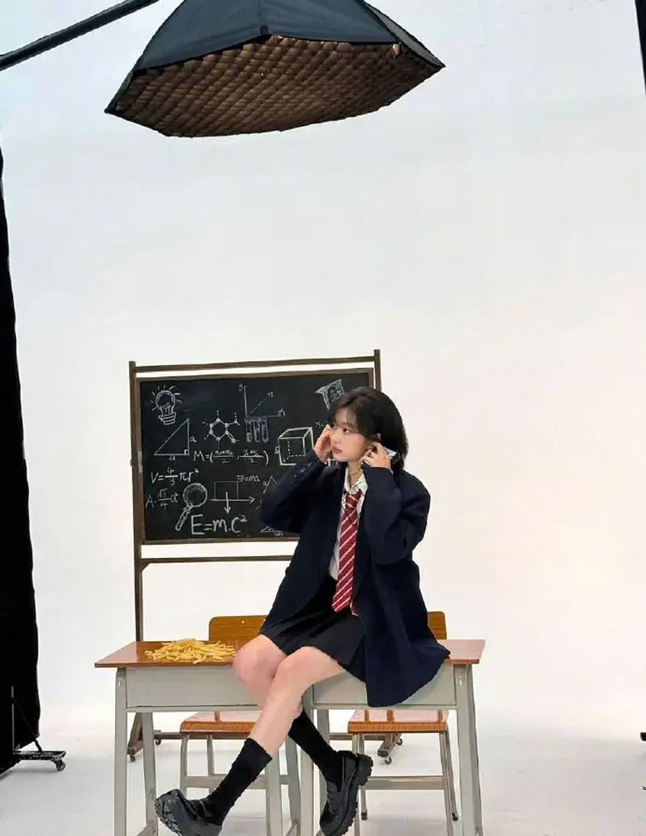 孙千晒校园风写真 又甜又飒的“美美高妹”