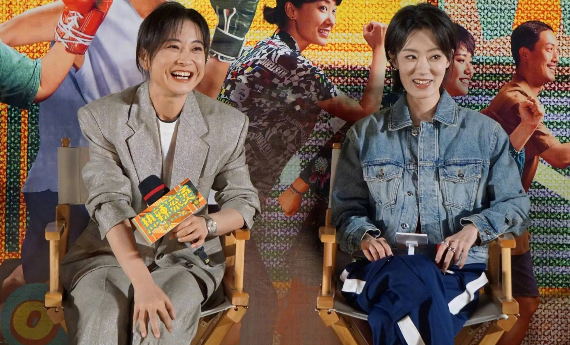 贾玲与张小斐新疆聚餐被偶遇 亲密互动感情深厚