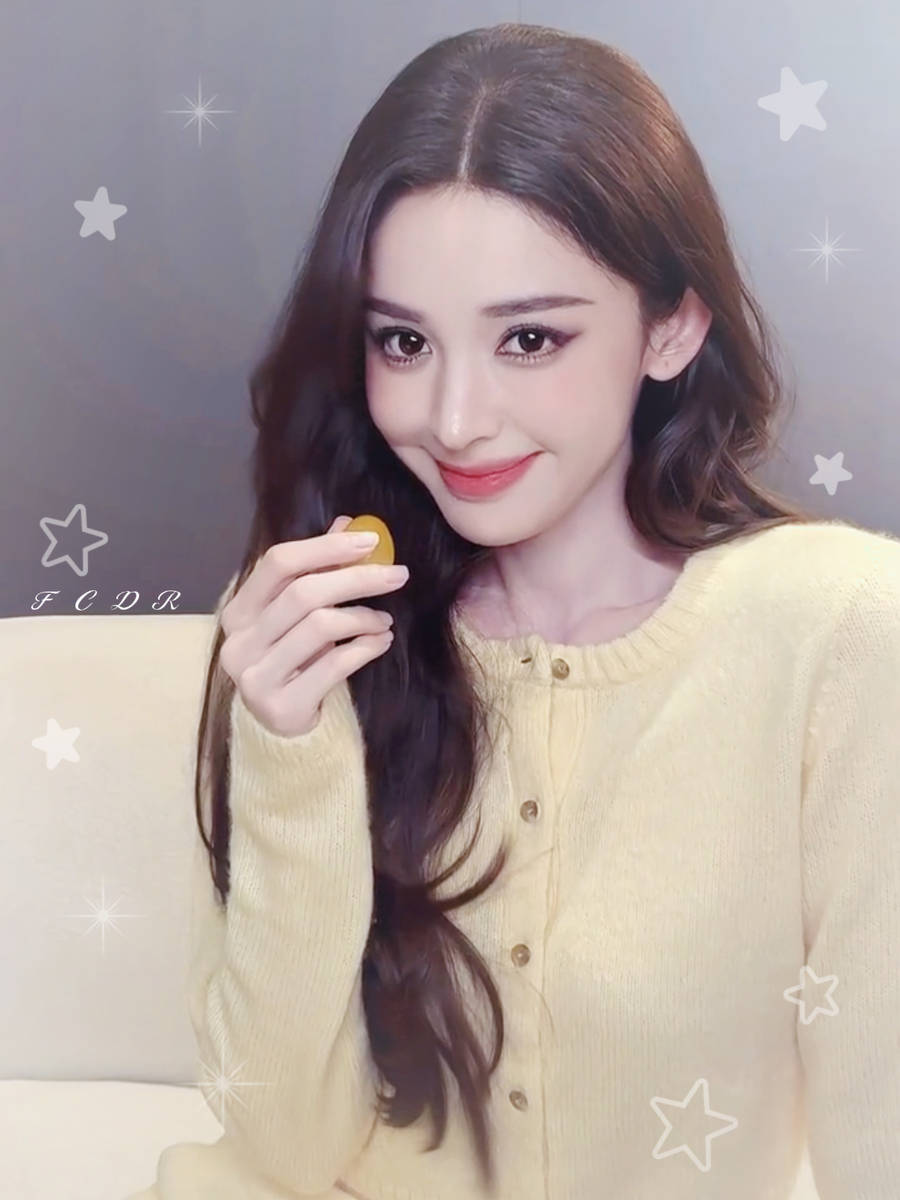 古力娜扎穿嫩黄色套装温柔明媚 露纤细腰肢似少女