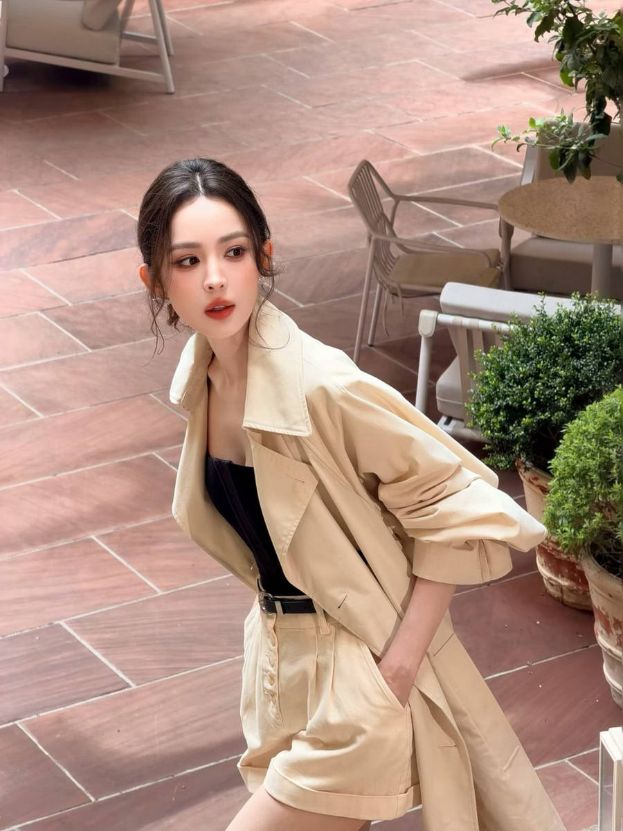 古力娜扎穿风衣又美又飒 尽显优雅贵气复古氛围感