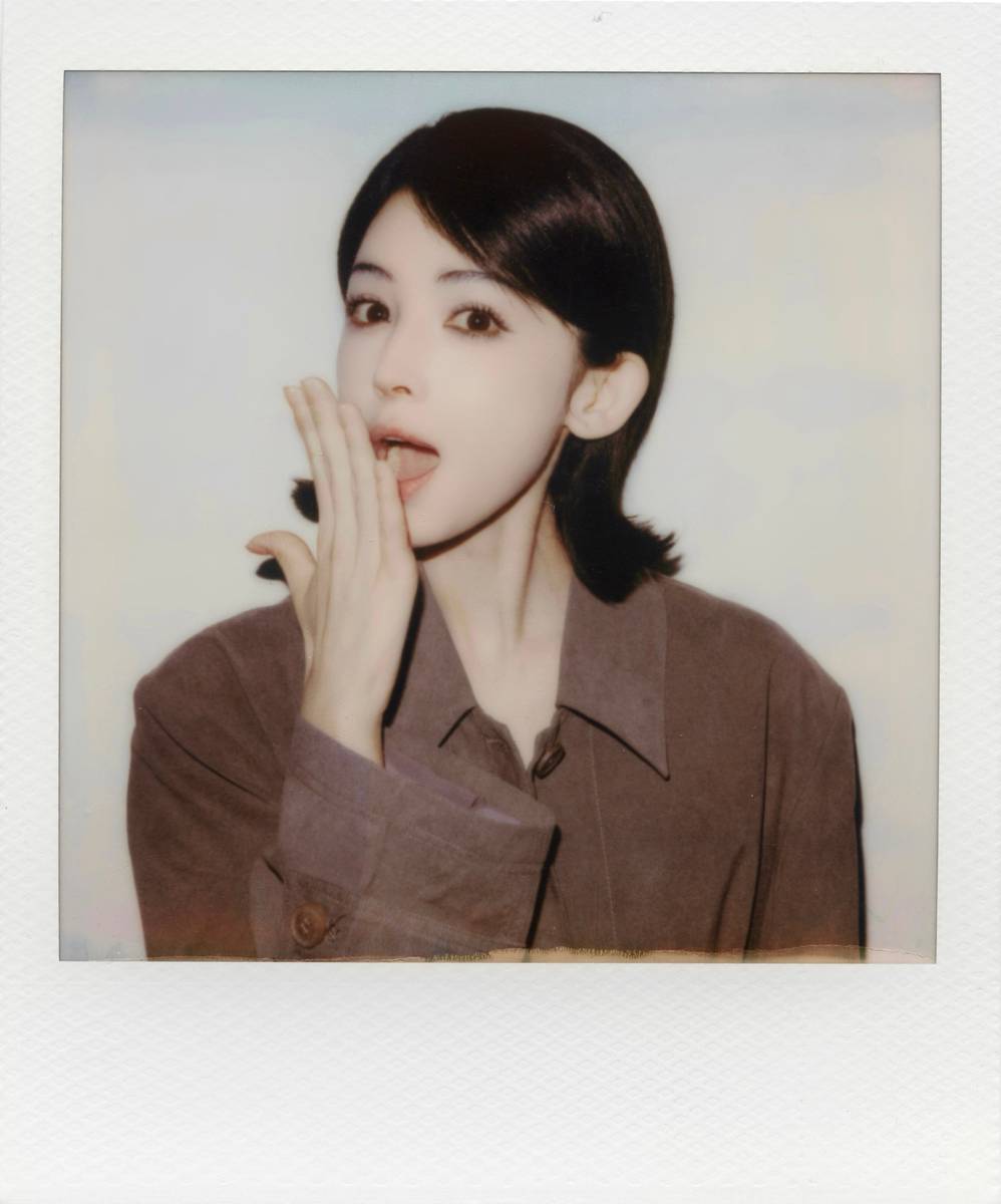 娜扎更新拍立得美照好养眼！短发造型娇俏可爱