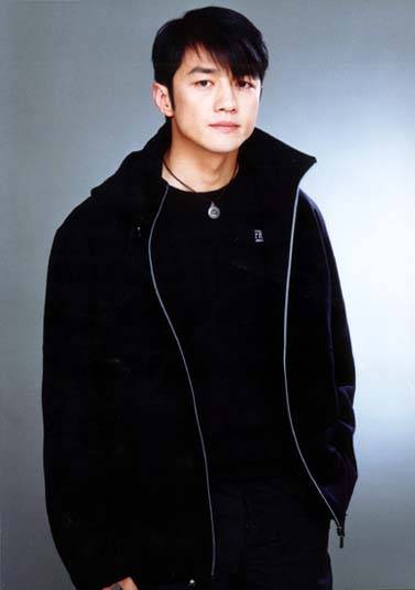 网友考古李亚鹏中戏学生照 青涩帅气神采飞扬_时期_娱乐