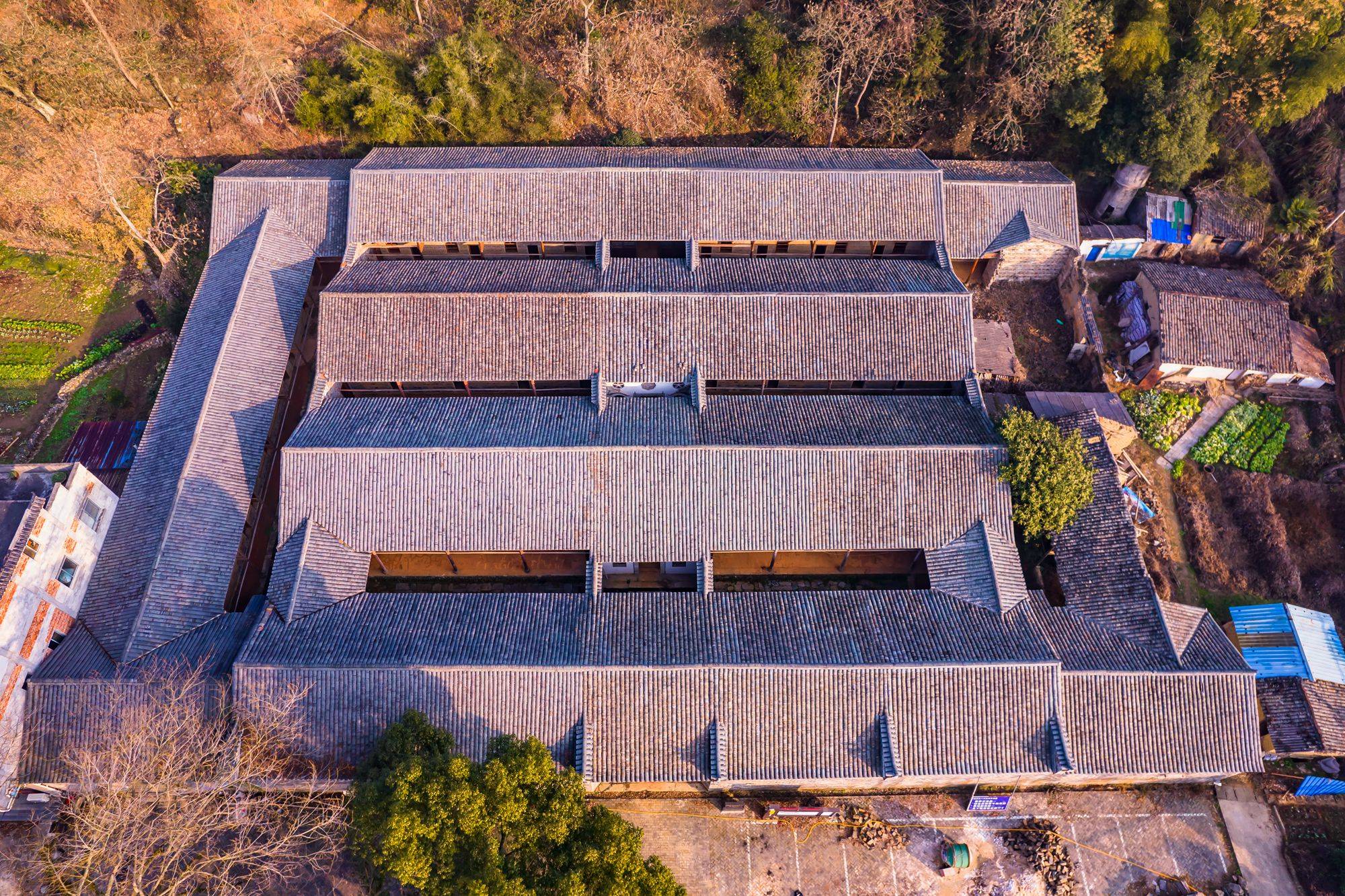 趾凤养英山庄,历史悠久,是一处珍贵的建筑文化遗产 趾凤养英山庄,历史悠久,是一处珍贵的建筑文化遗产