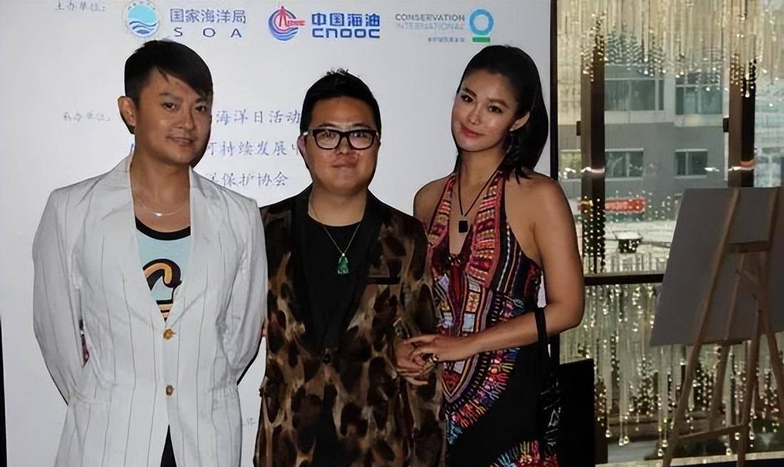 于娜,被海岩选中的那一刻起,人生就进入了一个错误的赛道_父亲_母亲