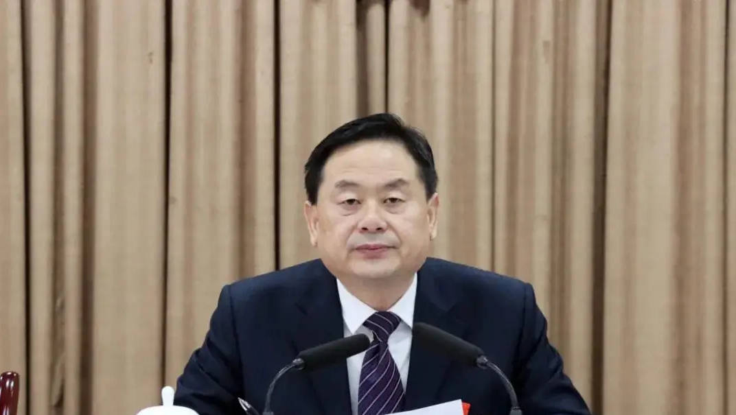 村党支部书记代表,企业家代表,社区党总支书记代表,不是县委委员,候补