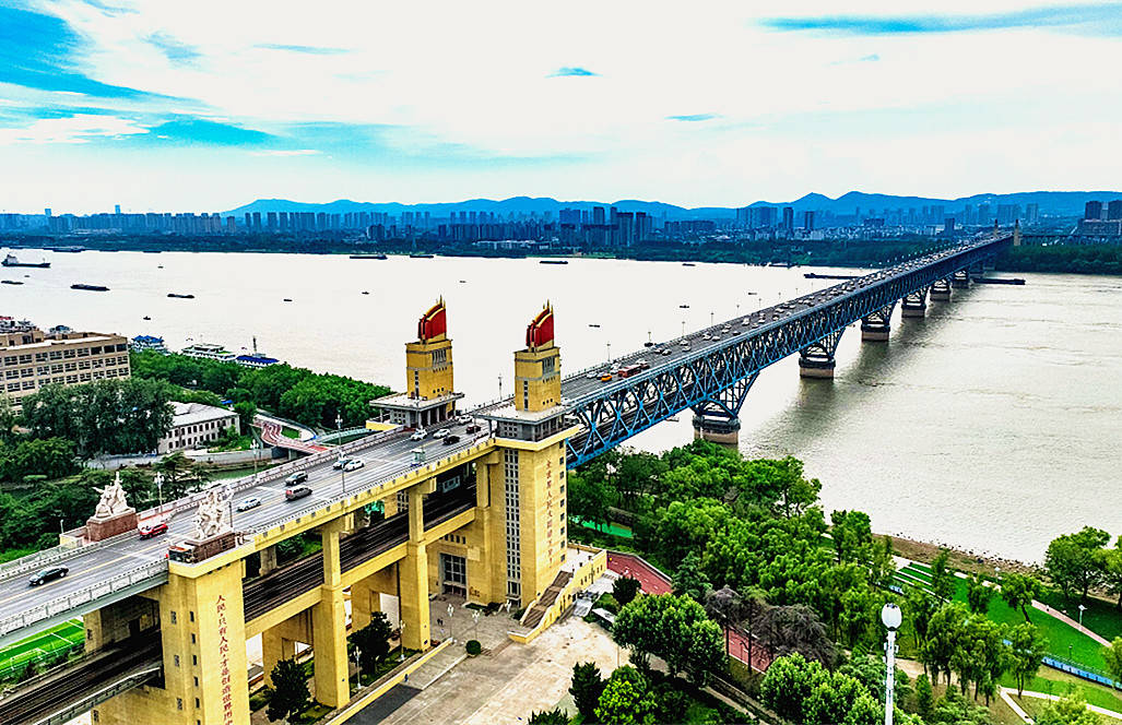 武汉长江大桥与南京长江大桥,到底谁才是我们国家的争气桥
