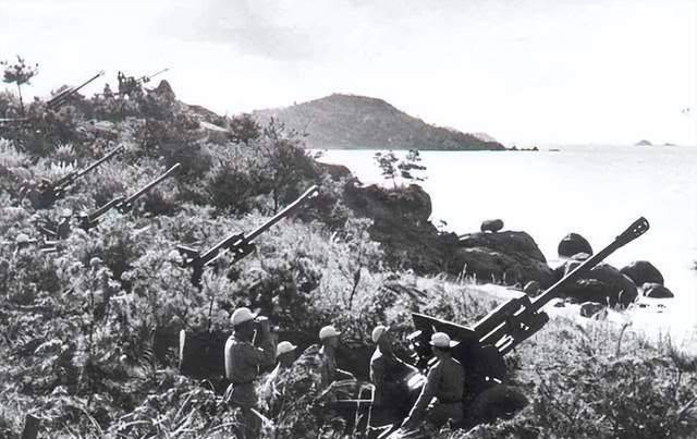 1949年1月,東北野戰軍集中了5個軍共計22個師的兵力,向天津發起了進攻