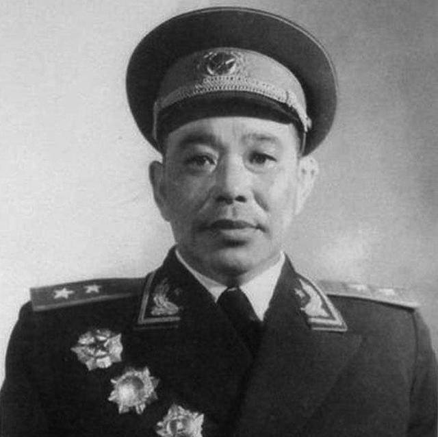 新中国国防部设7位副部长,4位大将,2位上将,这位中将显得特殊_廖汉生